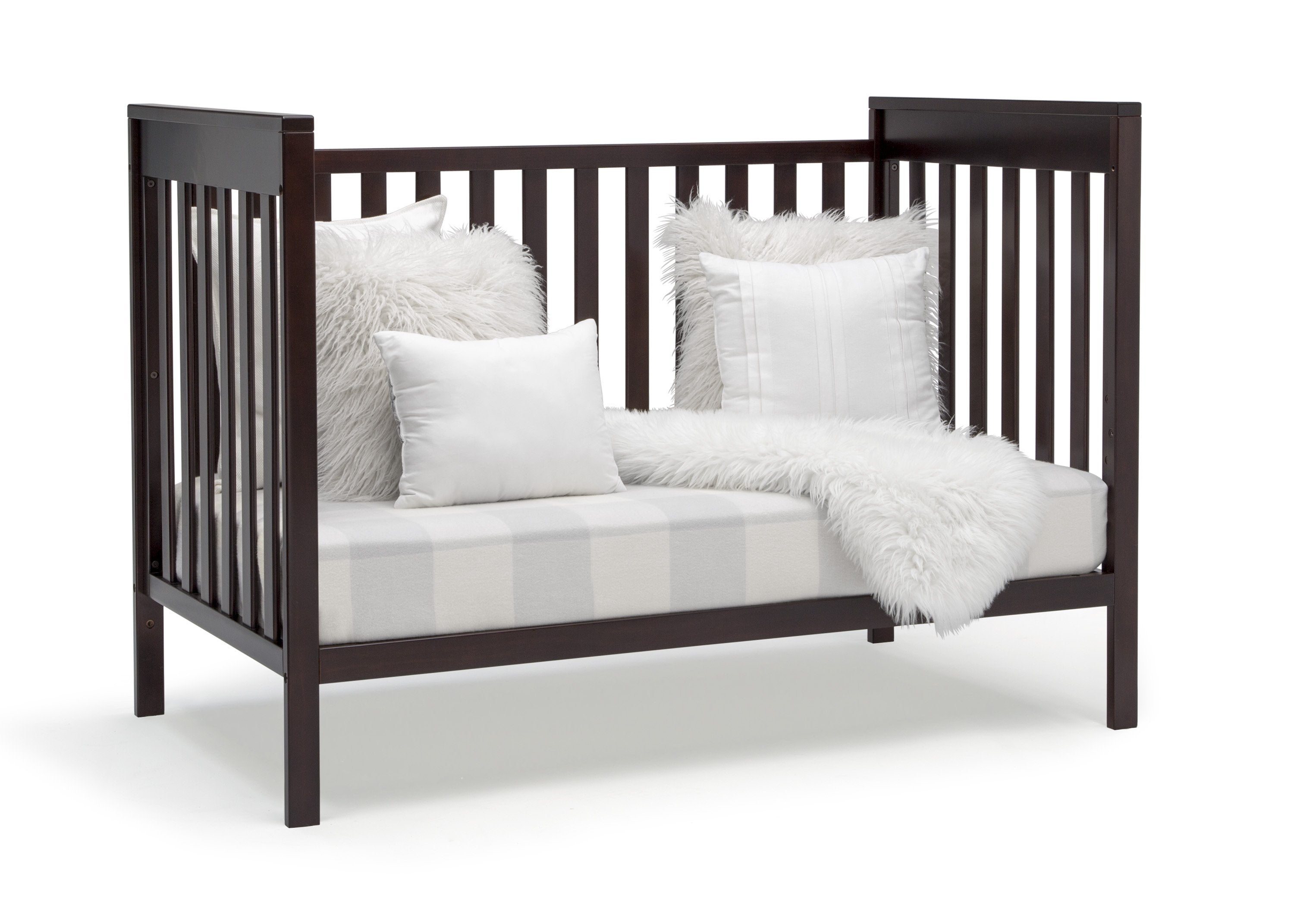 Mercer 6-in-1 Convertible Crib